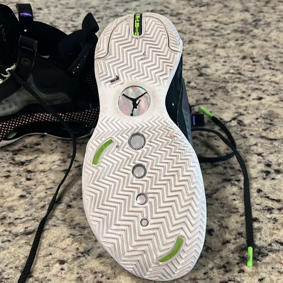 AIR JORDAN 34 GS 'HALFTONE DOTS' - Picture 3 of 3